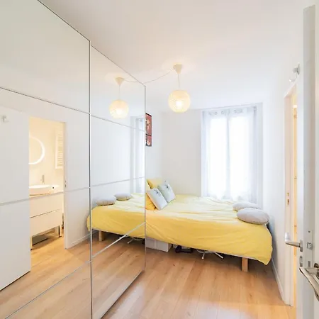 Beautiful Near The Monceau Park